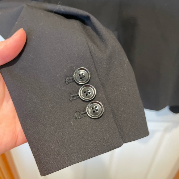 Banana Republic black wool blazer. Size 6 tall. EYC. Maybe worn once. - Picture 5 of 5